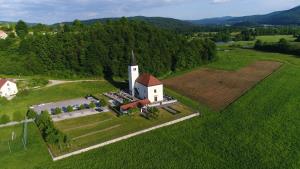 Bo+ítanj DJI_0002.MP4_snapshot_04.06_[2017.05.21_22.47.21]